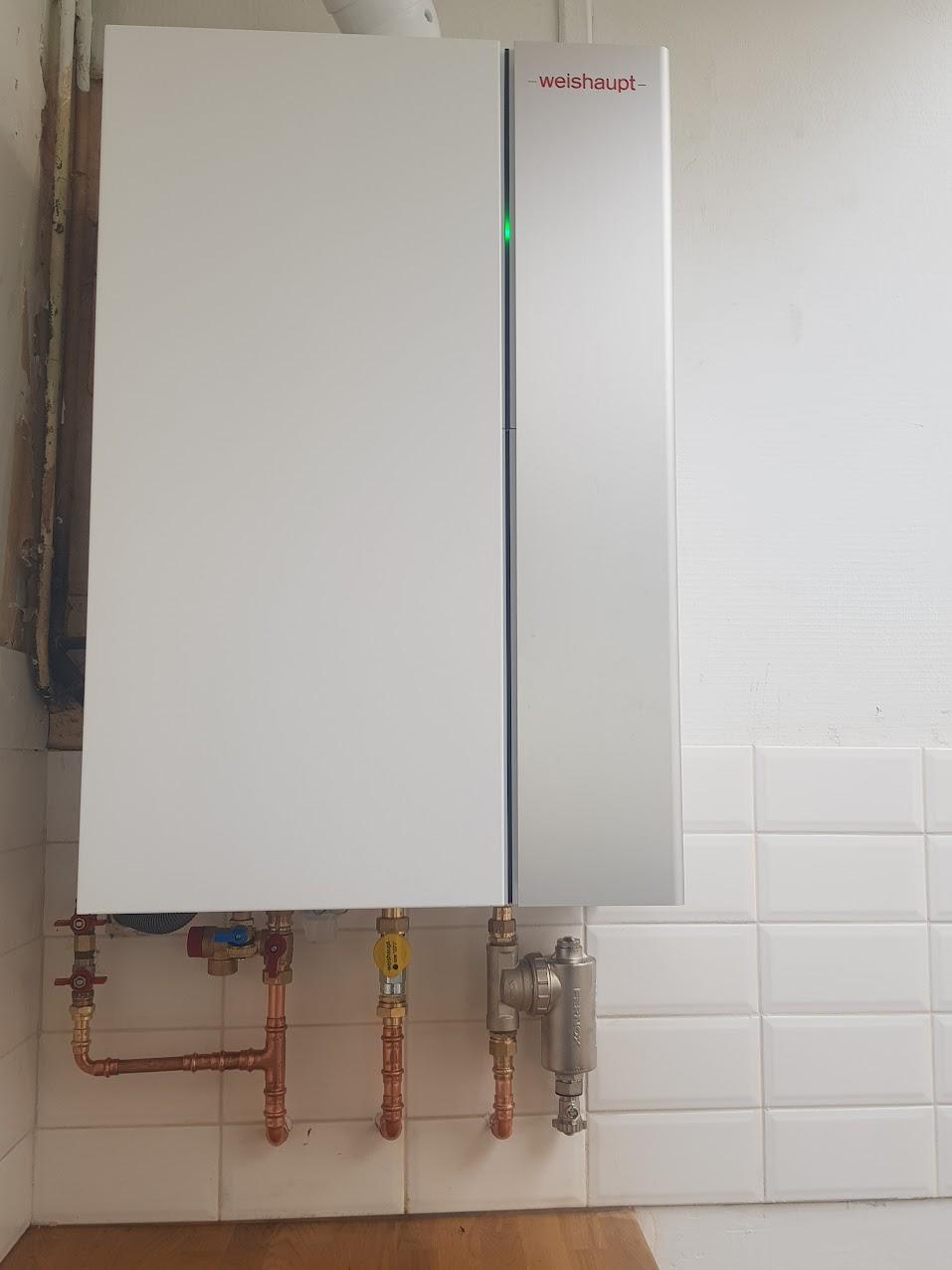 chaudiere-gaz-weishaupt-1 Installation d'un adoucisseur regeneration proportionnel monobloc Van Marcke Pro Compact 2 IP et d'une chaudière à condensation gaz Weishaupt WTC-GW/GB avec production d'eau chaude sanitaire intégrée